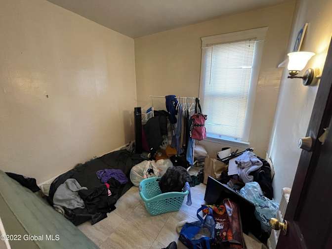 Yong's room