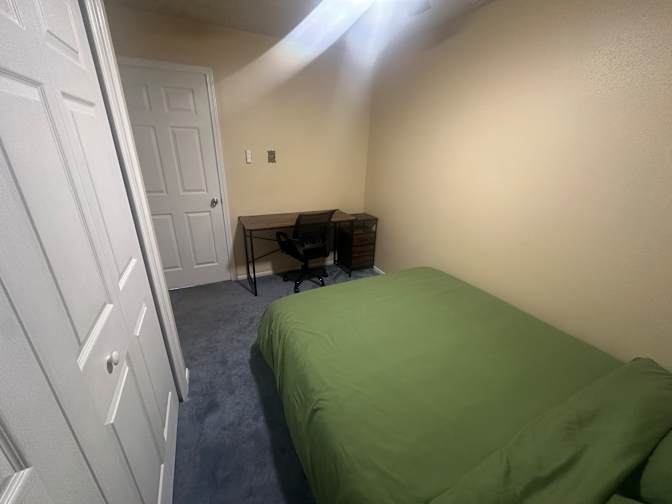 Lambert Guo's room