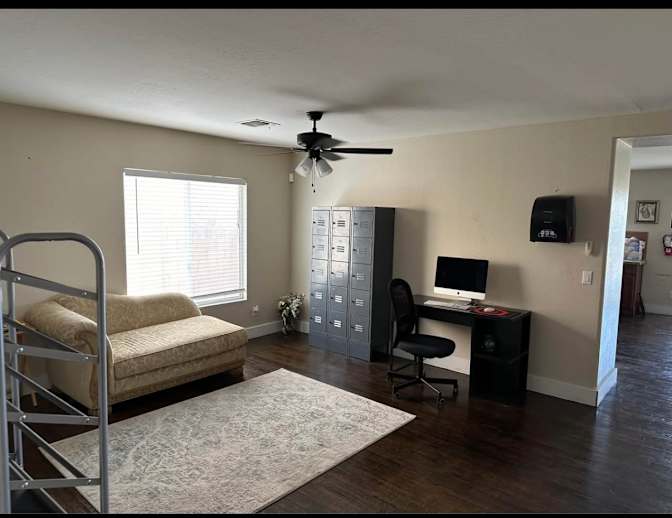 Roomly's room