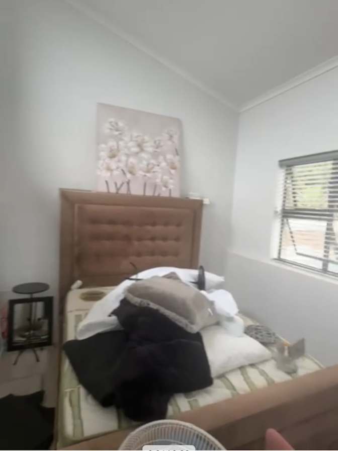 Anzél's room