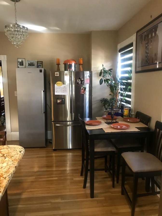 Leslie's room