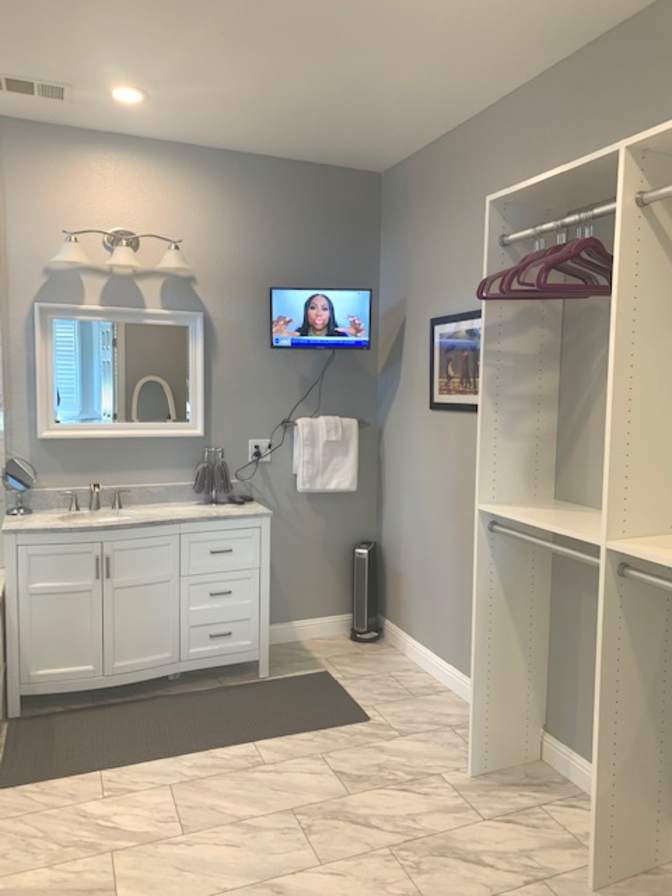 Joy’s  Rentals's room