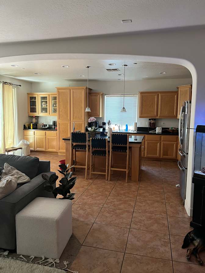 Luis's room