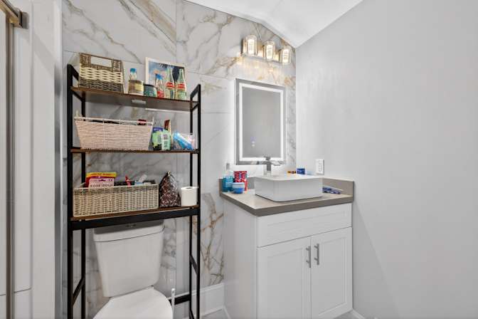 Alcove Rooms's room