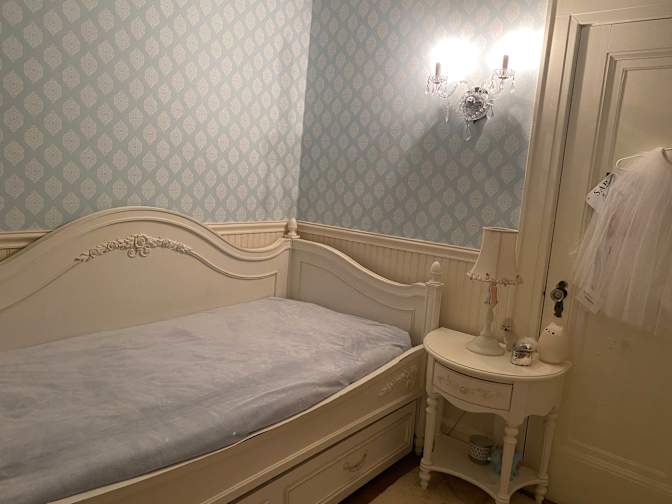 Elisa's room
