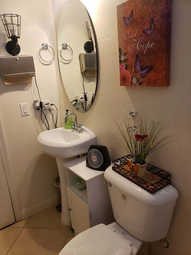 BUTZ RODELAS's room