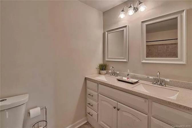 Alcove Rooms's room