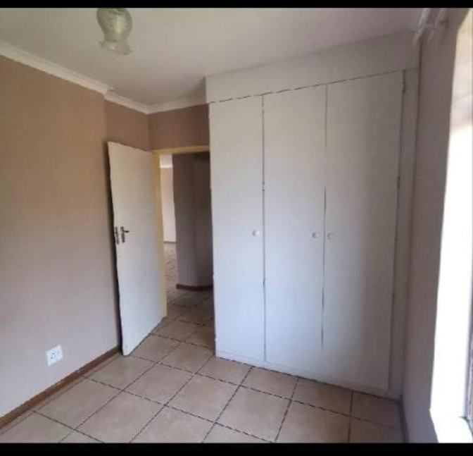 Azande Mkhulisa's room