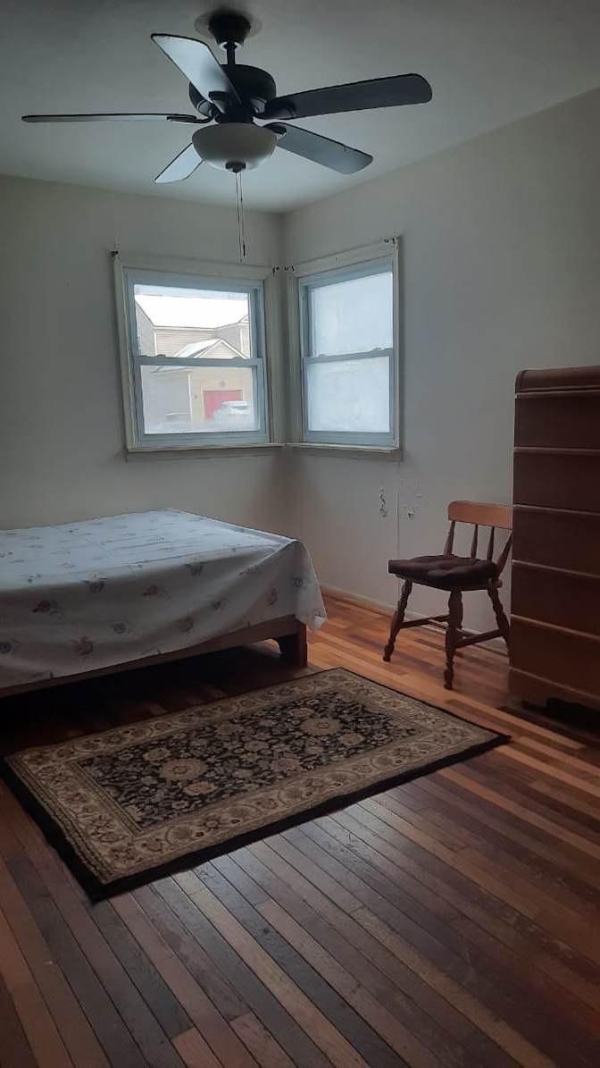 Sarwar Farouqui's room