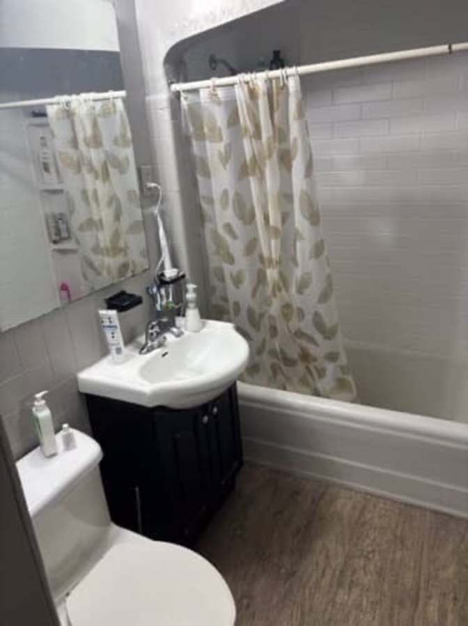 Sidney Mantle's room