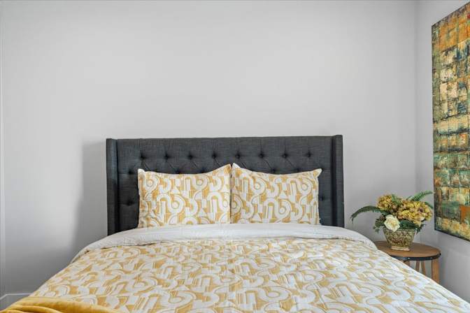 Alcove Rooms's room