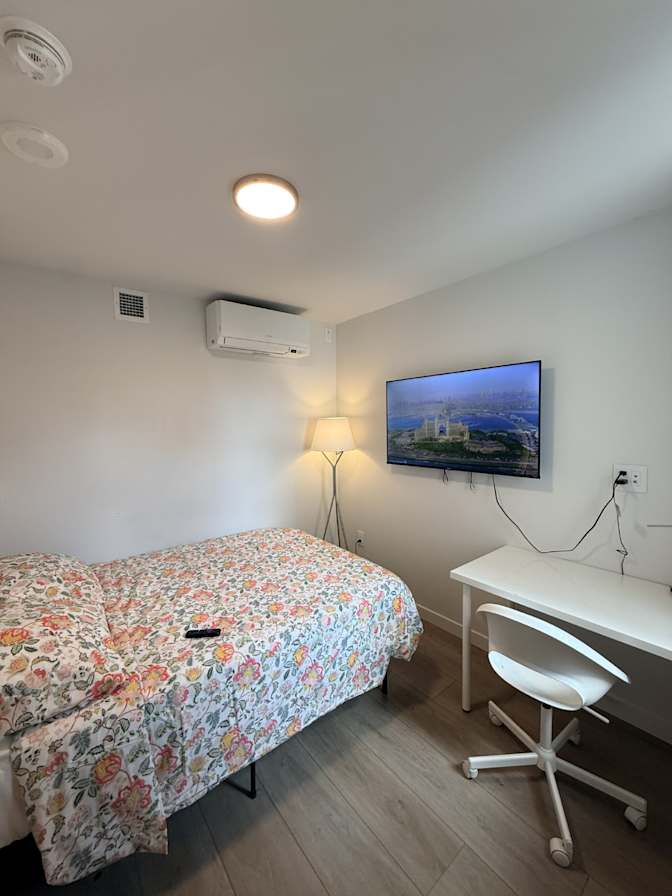 Oybek's room