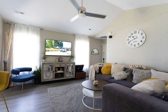 Alcove Rooms's room