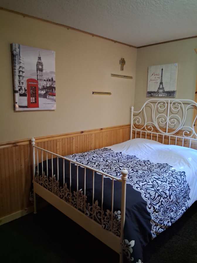 Yvonne E Errend's room