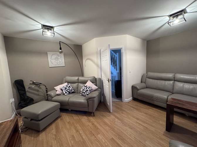 Azhar thompson's room