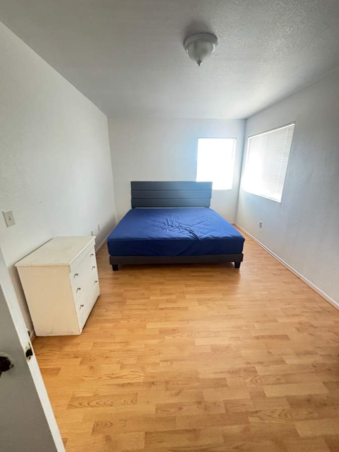 Thomas G's room