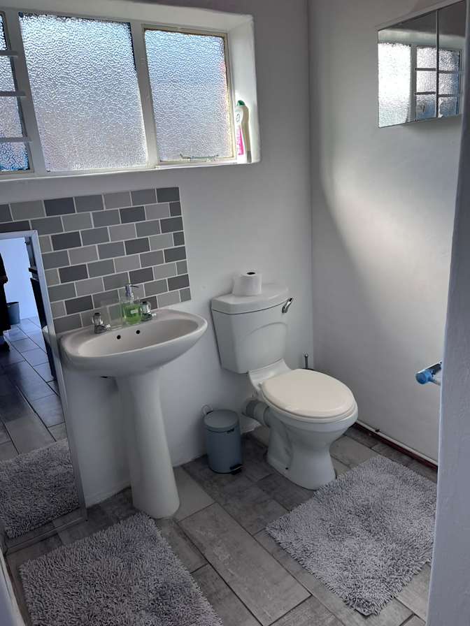 Hlonela's room