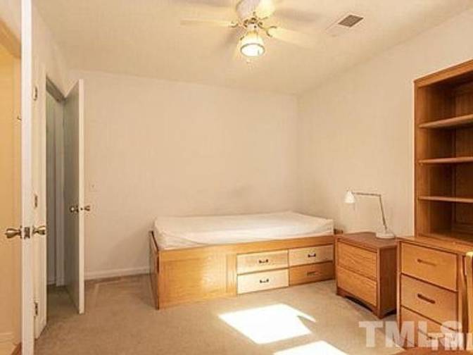 Alcove Rooms's room