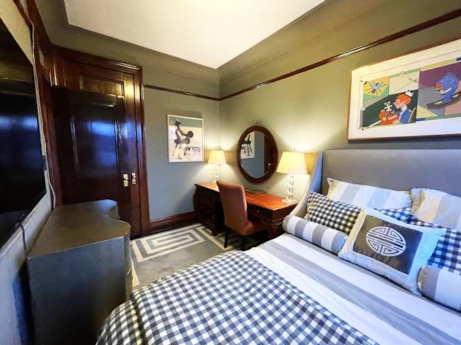 Steev's room