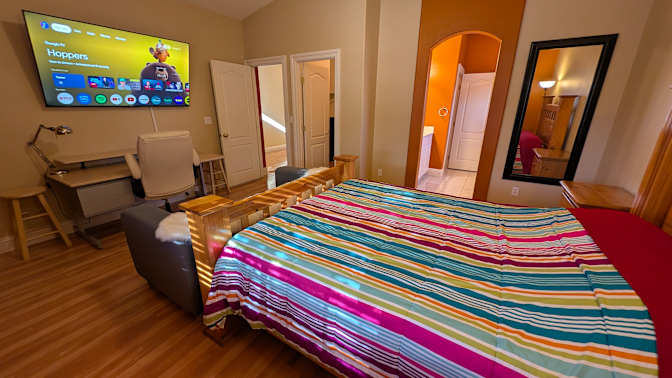 Yovav's room