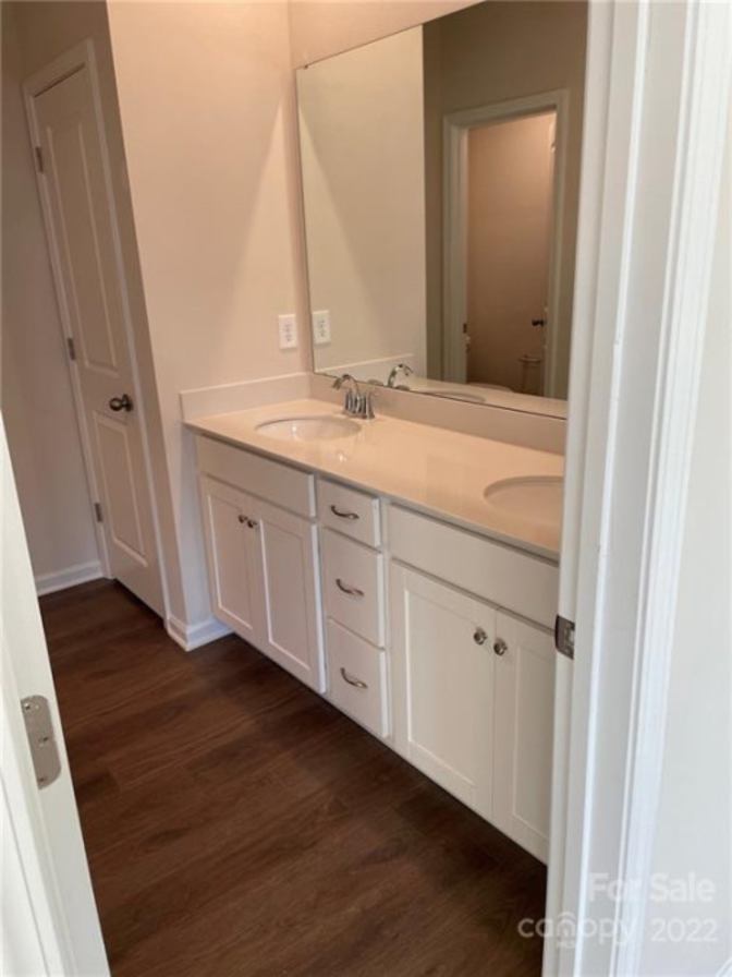 Alcove Rooms's room