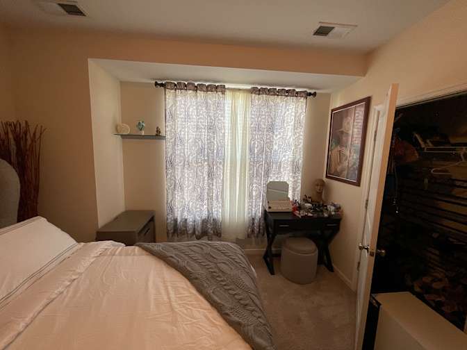 Emzo's room