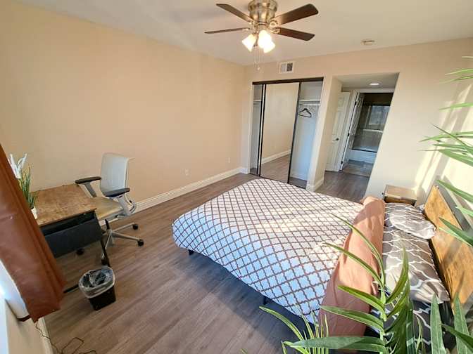 Venetian Condos's room