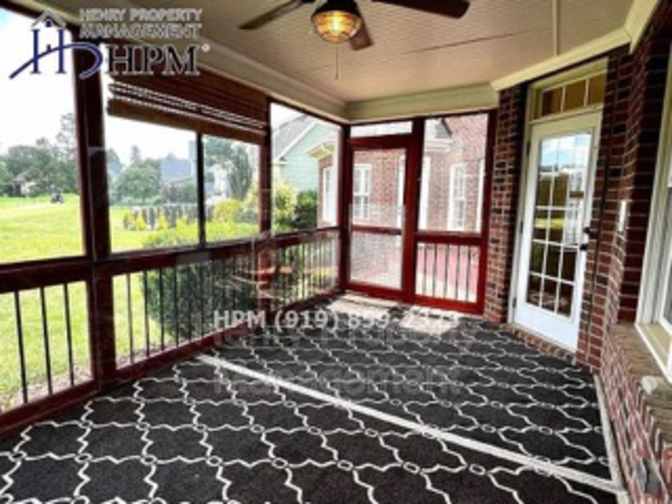 Alcove Rooms's room
