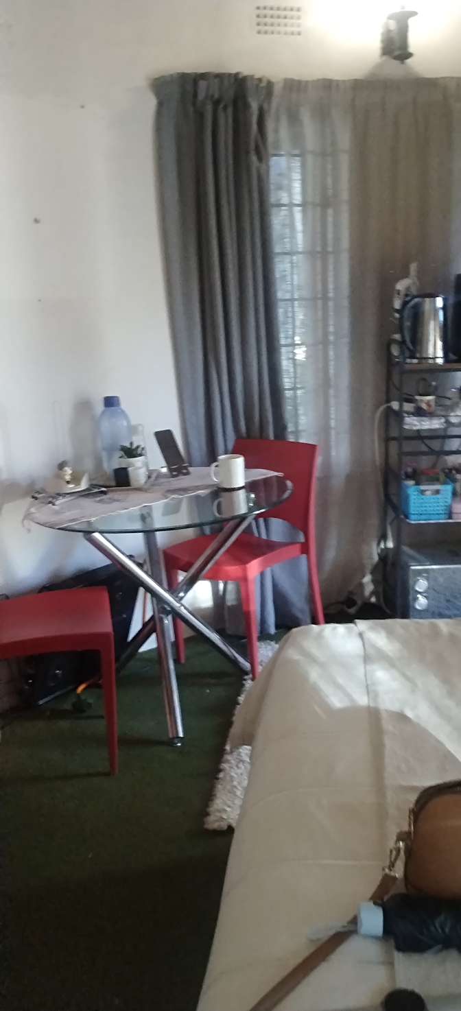 Vaal's room