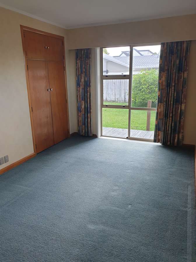 Christopher REID's room
