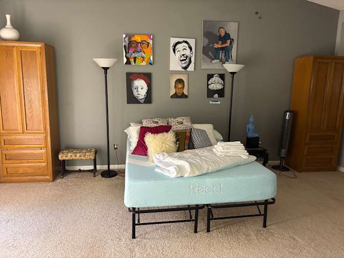 De's room
