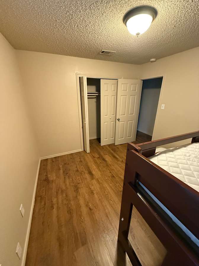 Desmond Ford Sr.'s room