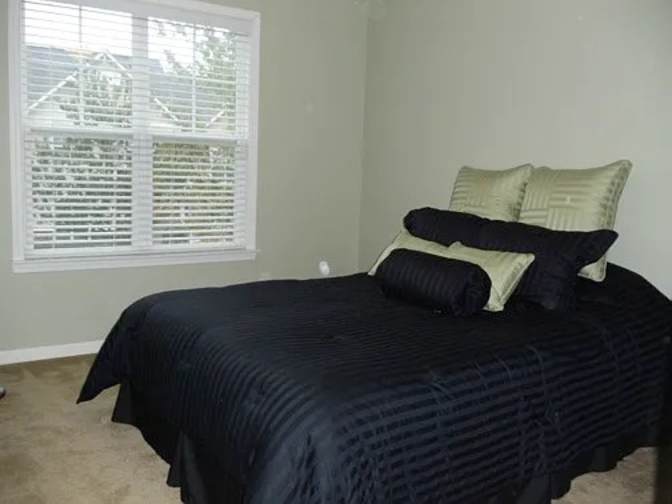 Alcove Rooms's room