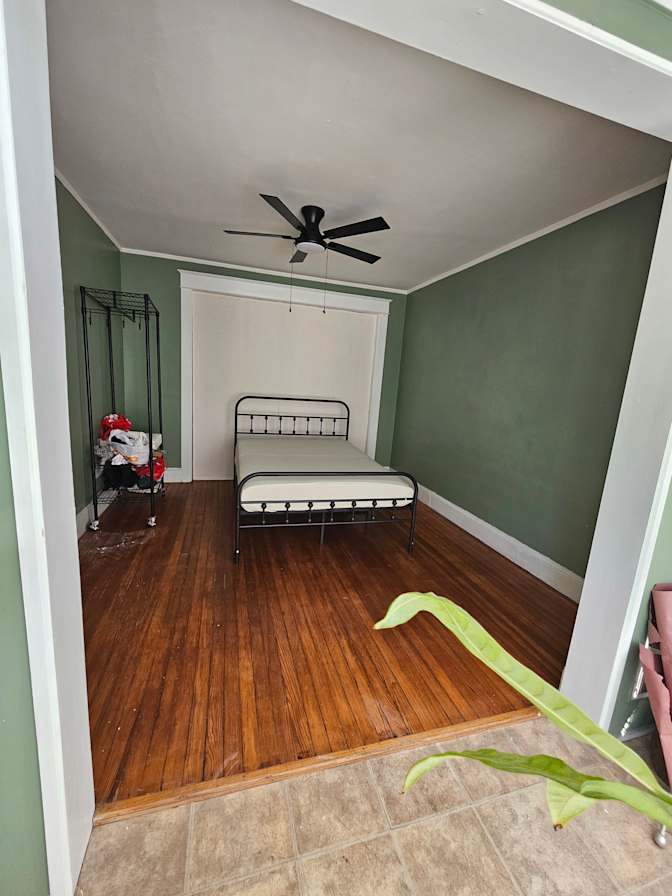 Aida's room