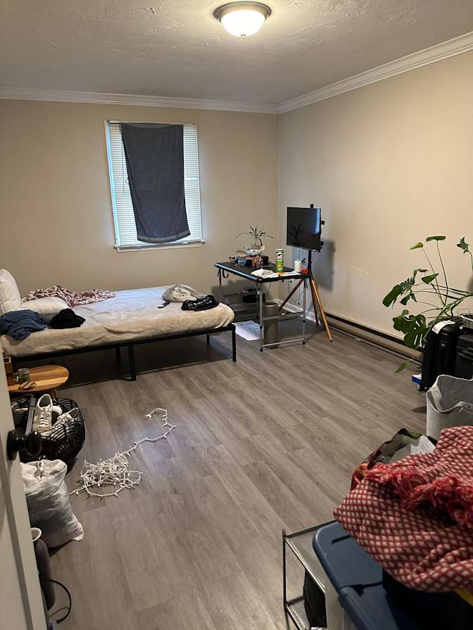 Lino's room