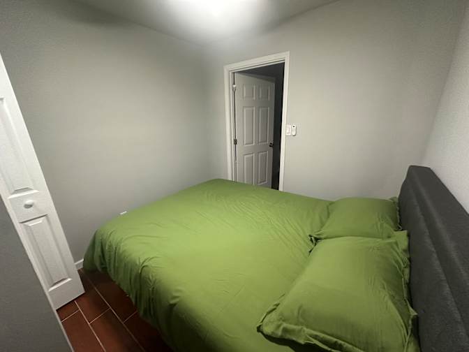Lambert Guo's room
