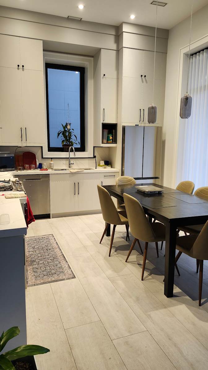 Midtown Toronto Room for Males's room