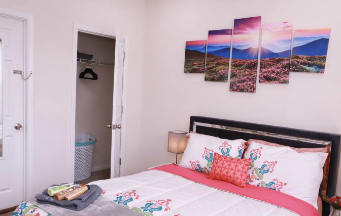 Alcove Rooms's room