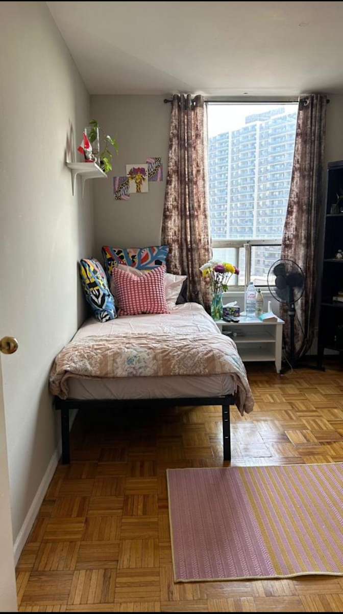 Harleen's room