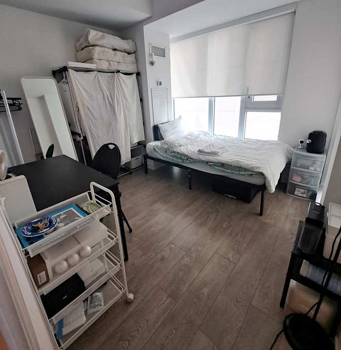 Jun's room