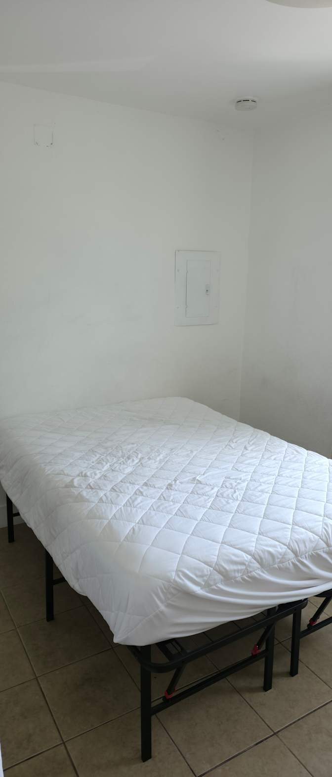 Osvaldo's room
