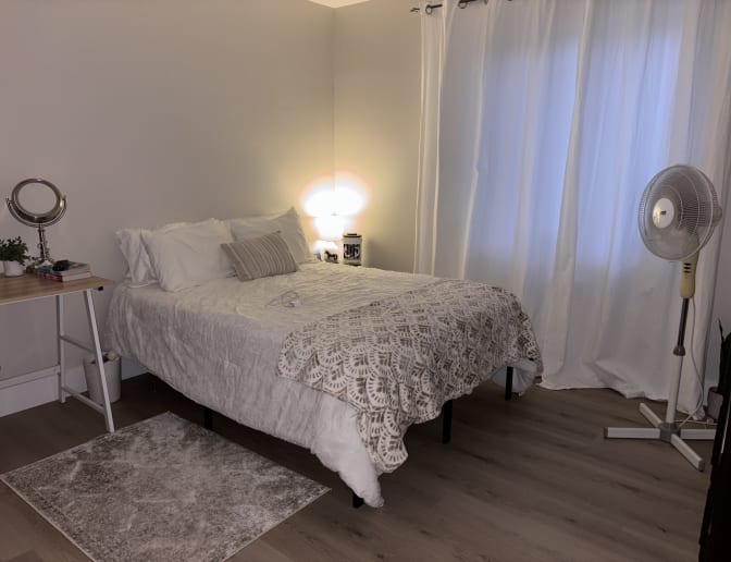 Chelsea Md Thompson's room