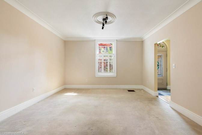 Kingston's room