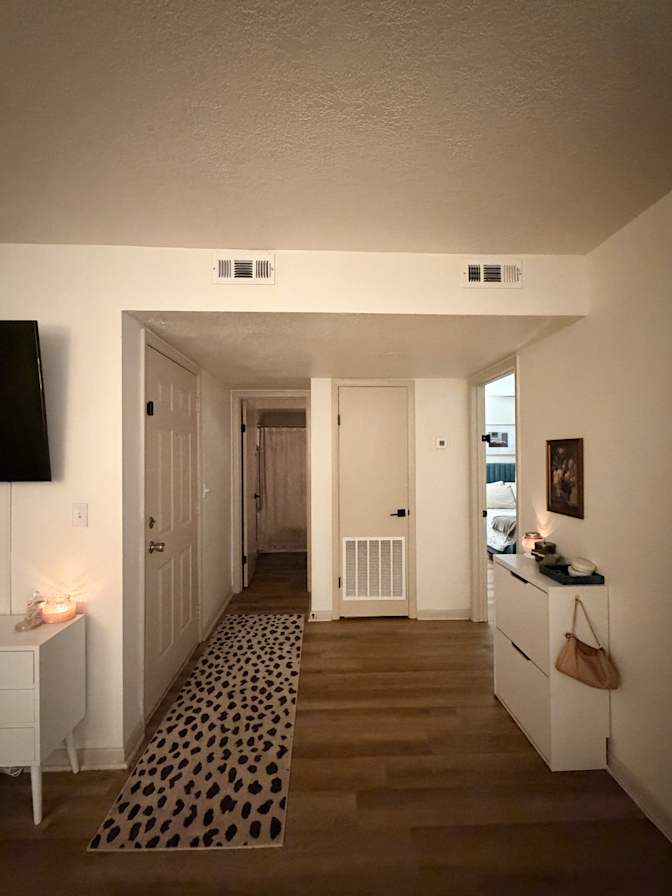 Benyt's room