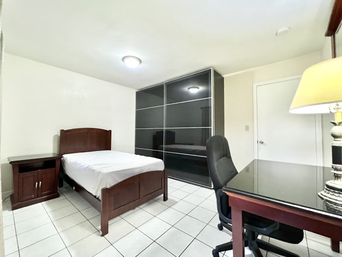 Intellis's room