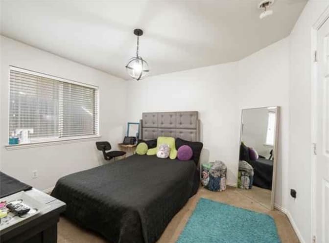 Mina's room