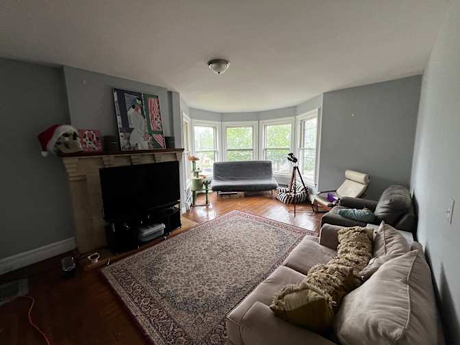 CAROLINE's room