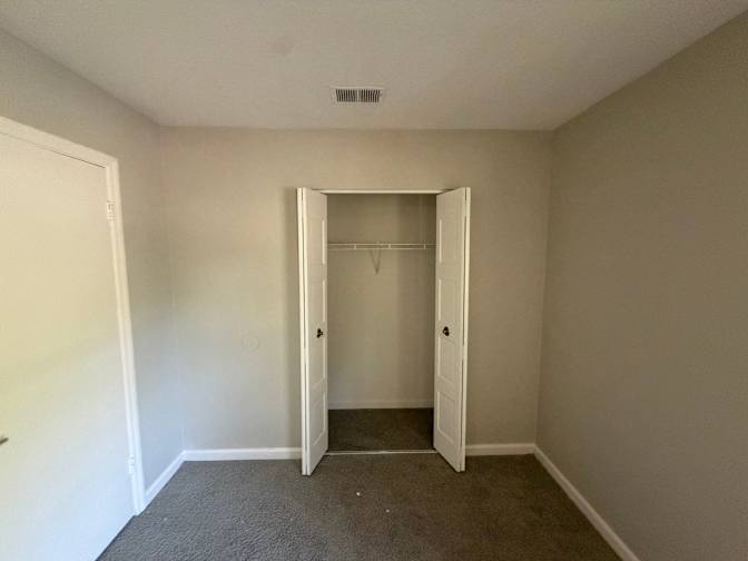 Alcove Rooms's room