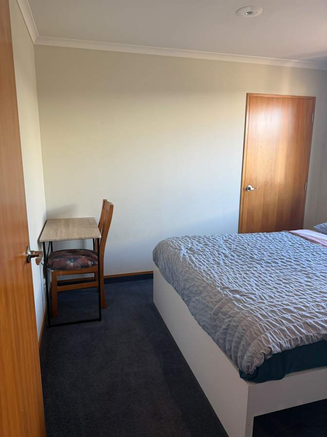 Stu HOLDEN's room