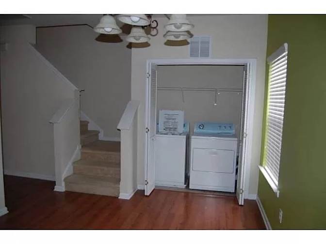 Alcove Rooms's room